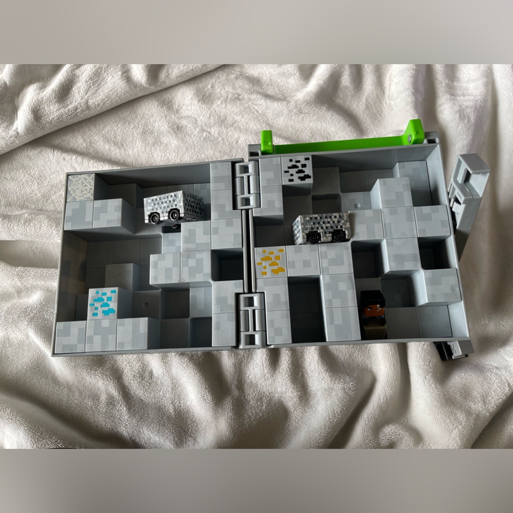 Minecraft Collectors Storage Box - Picture 8 of 12